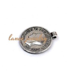 Zinc alloy pendant,a round pendant with a person heand on the face
