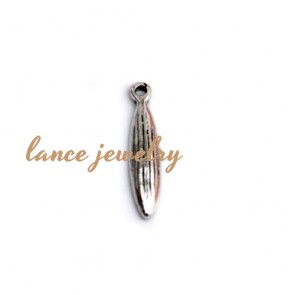 Zinc alloy pendant,a 24mm long pendant with long lines printed