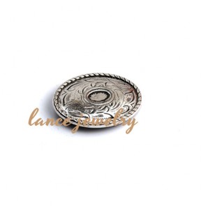 Zinc alloy pendant,a 7g round pendant with a small circle in the middle part and flower pattern in the edge