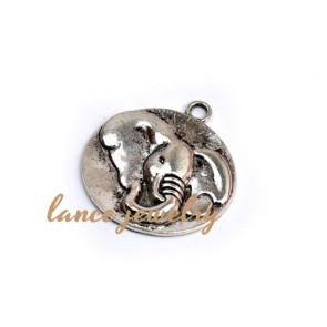 Zinc alloy pendant,a 14g circle pendant with an elephant printed
