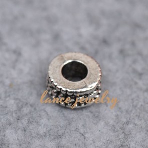Yiwu Wholesale OEM Accepted Round Zinc Alloy Findings 