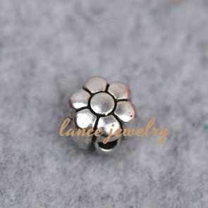 Direct factory 0.67g flower shaped pendant