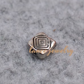 Wholesale square shaped 0.37g zinc alloy pendant