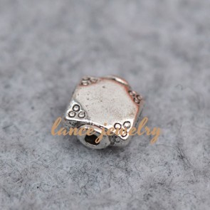 0.6g special patterned zinc alloy pendant for wholesale
