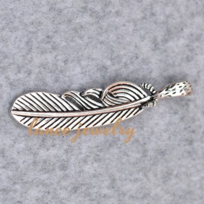 Hot Classical American Style Party Feather Alloy Zinc Pendant