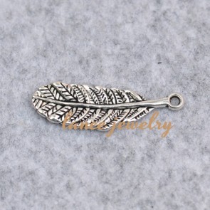 Hot Selling Party Feather Engraved Alloy Zinc Pendant