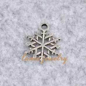 Cheap wholesale classical snow flake pattern zinc alloy pendant  