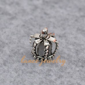 Yiwu New design crown shape silver zinc alloy pendant