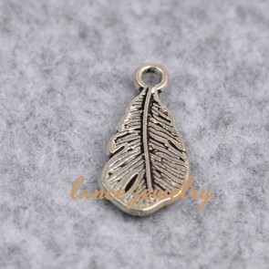 Big size leaf silver zinc alloy pendant