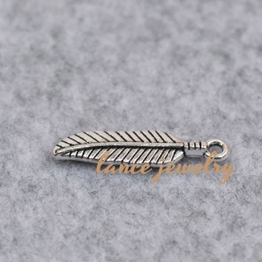 Fashion American Party Feather Zinc Alloy Pendant