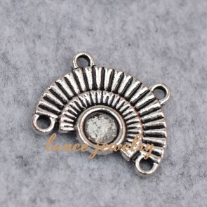 wholesale good quality fan shaped zinc alloy pendant