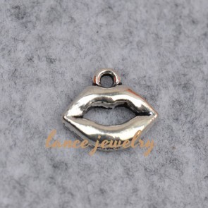 Direct wholesale lips shaped pendant in zinc alloy