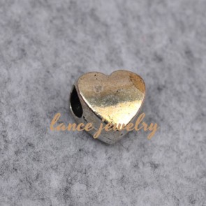 Classical best sale heart shaped zinc alloy pendant