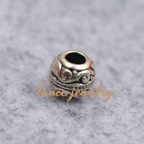 High quality hollow bead zinc alloy pendant with beautiful design