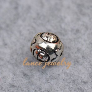 Fashion OEM Engraved Ball Alloy Zinc pendant 