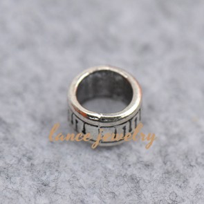 Retro OEM Engraved Ring Alloy Zinc pendant 