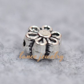 Best quality flower pattern silver zinc alloy pendant