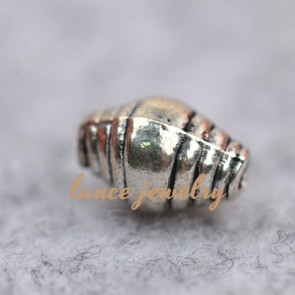 High demand shell shaped 1.05 zinc alloy pendant