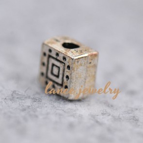 Wholesale direct cheap square shaped 1.11g zinc alloy pendant