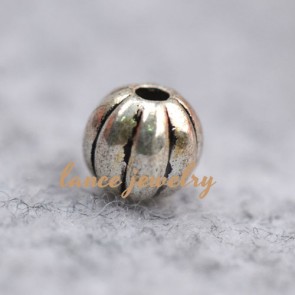 New designing pumpkin shaped zinc alloy pendant in silver 