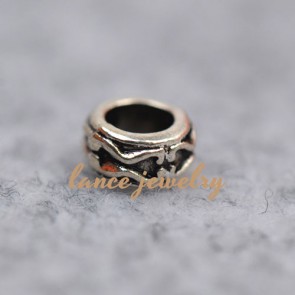 Best selling 0.31g fashionable design ring zinc alloy pendant
