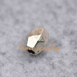 Direct factory middle sized 0.71g zinc alloy pendant