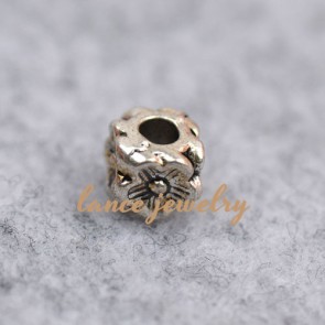 Small sized cheap 0.54g flower bead zinc alloy pendant