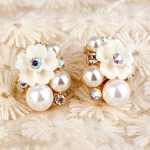 Korean Daisy Flower Pearl Earrings Female Exaggerated Ears Sweet Temperament Fashion Jewelry Earrings
