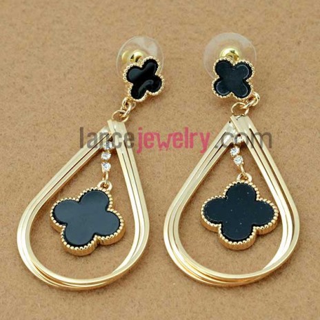 A big size drop and clover decorated earrings