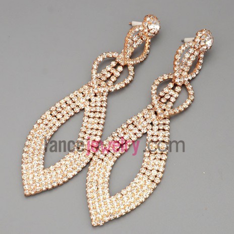 Fashion earrings with brass claw chain pendant decorated many shiny rhinestone 