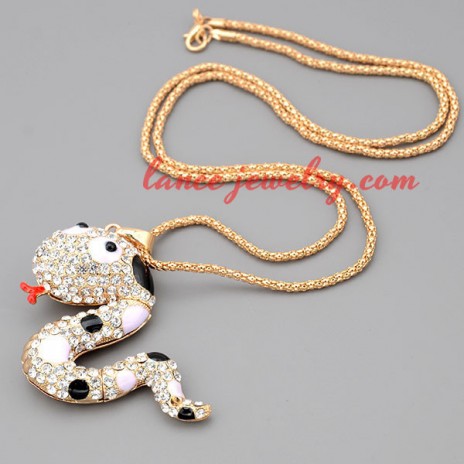 Special necklace with metal chain & snake pendant 