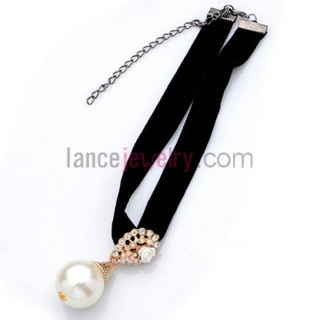 Imitation pearl pendant velvet cord necklace