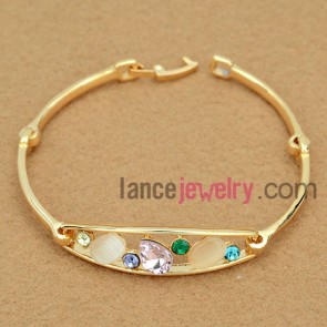 Nice bracelet with cat eye decorated 