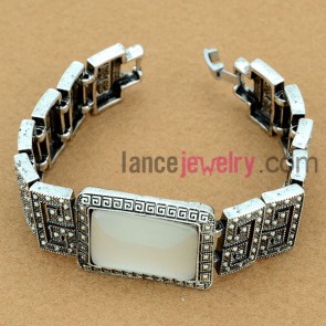 Classic patterns model bracelet with crystal 