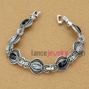 Trendy bracelet with rhinestone beads decorated