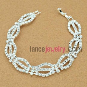 Elegant rhinestone beads decorated bracelet