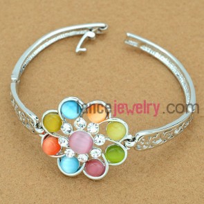 Lovely bracelet with mix color cat eye flower model