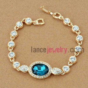 Delicate rhinestone beads decorated bracelet