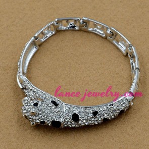 Lovely alloy bracelet with rhinestone beads decorated