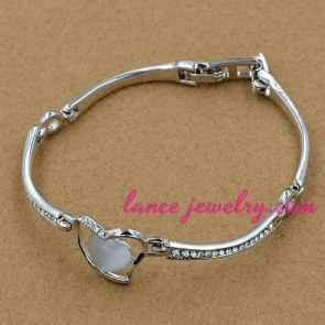 Sweet alloy bracelet with cat eye heart model