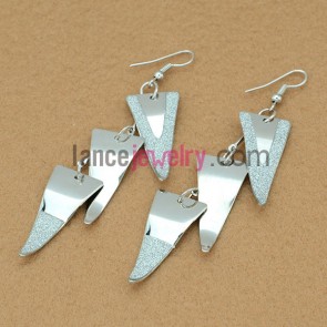 Special earrings with many big size iron triangle model decorated pearl powder