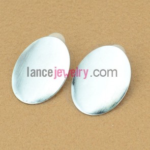 Simple earrings with iron rings decorated shiny pearl powder