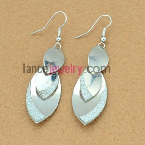 Simple earrings with iron drop pendant decorated shiny pearl powder
