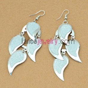 Trendy earrings with many small size iron pendant decorated shiny pearl powder