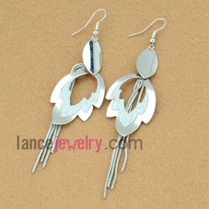 Cute earrings with hollow iron leaves pendant decorated shiny pearl powder 