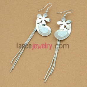 Romantic earrings with small size iron  flower pendant decorated shiny pearl powder 