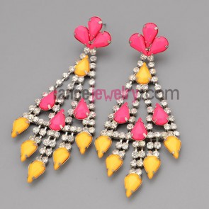 Colorful earrings with claw chain decorated many rhinestone and 
multicolor resin

