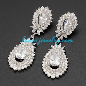 Glittering brass alloy earrings decorated with cubic zirconia