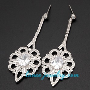 Classic earrings with flower shape design