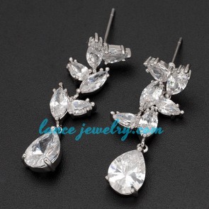 Creative earrings decorated with nice cubic zirconia